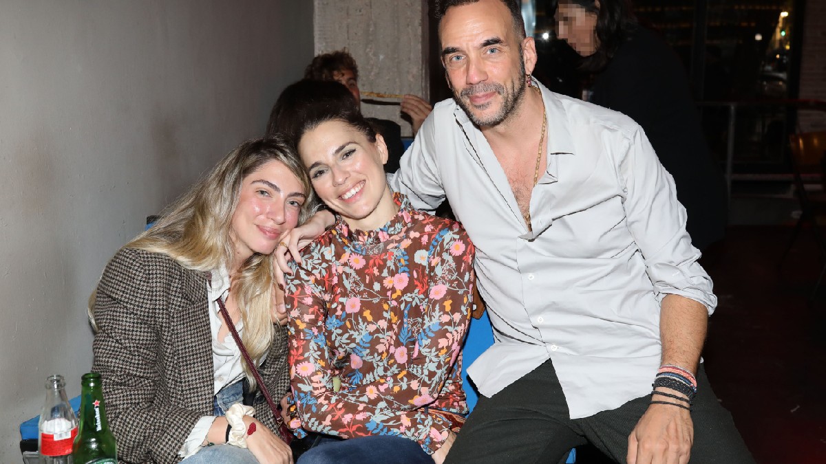 Μαριλού Κοζάρη – Πάνος Μουζουράκης: Έξοδος για το ζευγάρι σε πρεμιέρα θεατρικής παράστασης