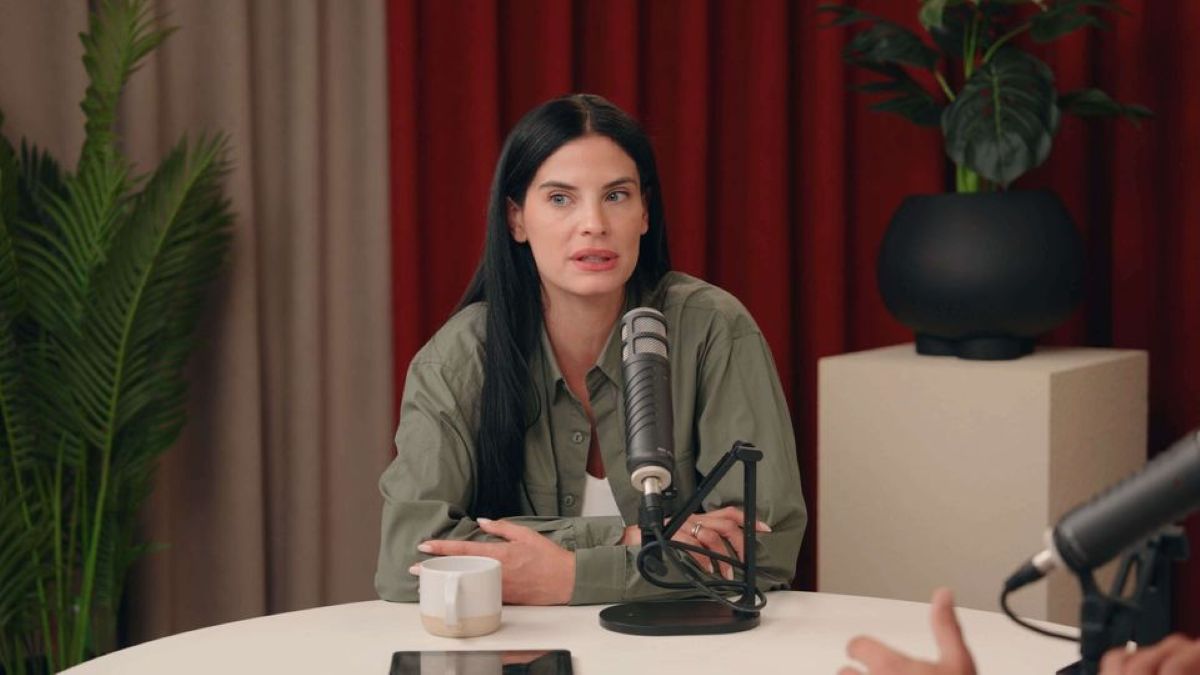 Χριστίνα Μπόμπα για τις κόρες της: «Πολλές φορές νιώθω τύψεις. Όταν έχεις το έμφυτο ένστικτο να κάνεις το καλύτερο, μπορεί να σε να σε πνίξει…»