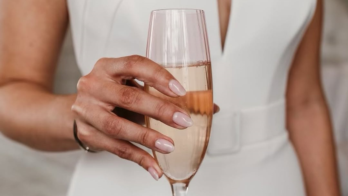 Oil Nails: Το πιο κομψό clean girl μανικιούρ της σεζόν