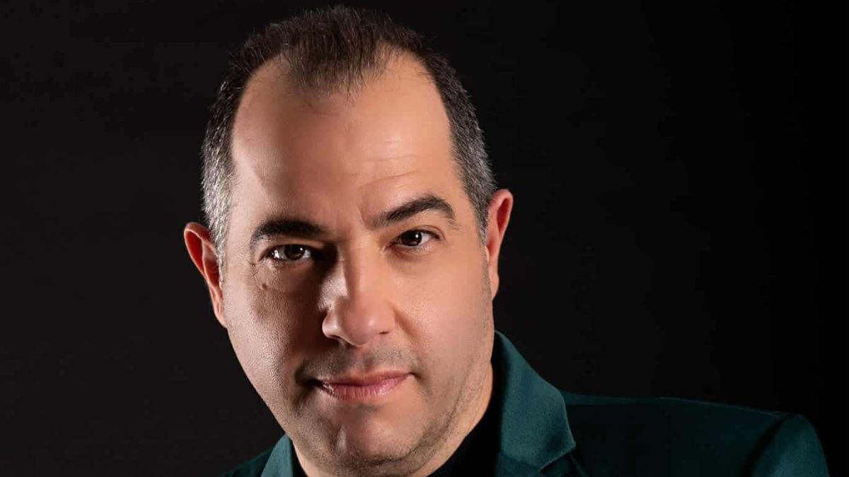 Νίκος Νικολακόπουλος: Η νέα παρουσία της λαϊκής μουσικής που ήρθε για να ανατρέψει τα δεδομένα