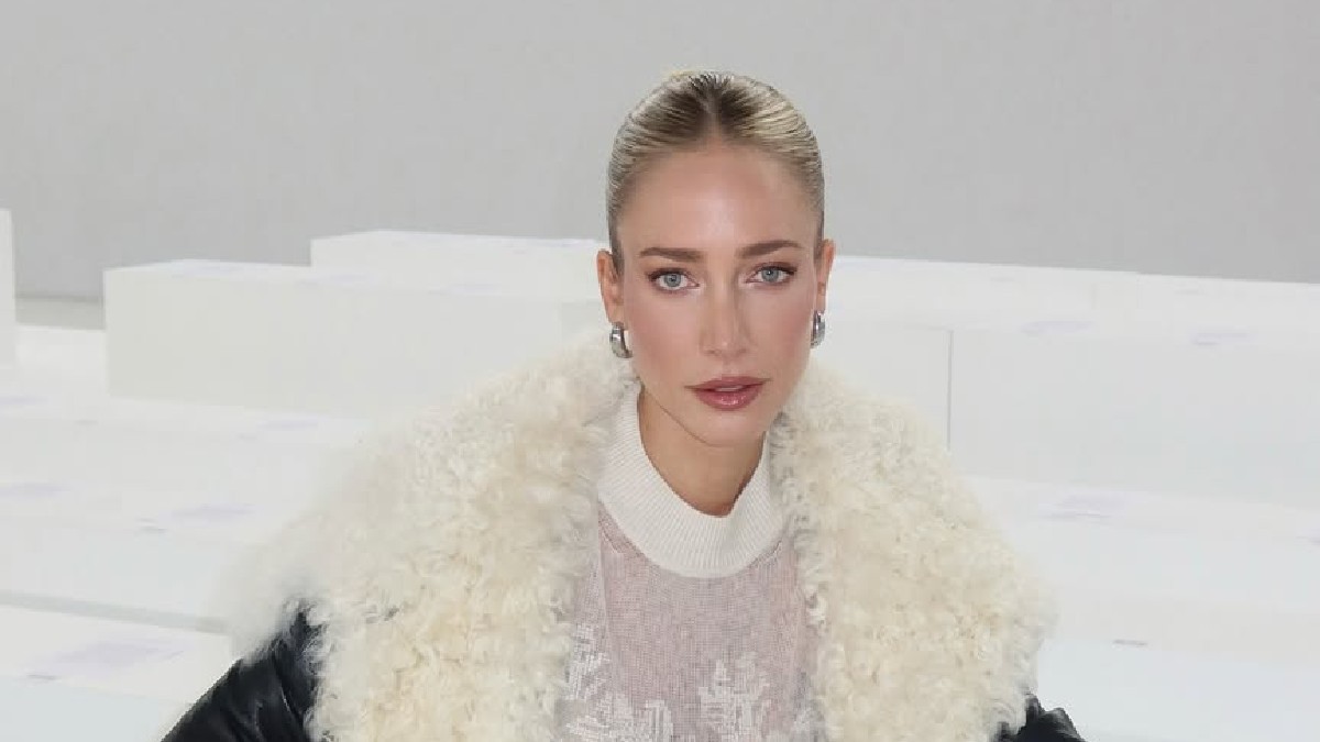 Κατερίνα Ευαγγελινού: Με το πιο in πανωφόρι της σεζόν