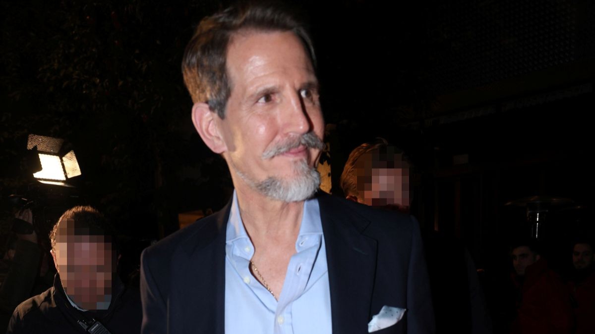 Παύλος Ντε Γκρες: Διασκέδασε με φίλους στη Νατάσα Θεοδωρίδου και στον Σάκη Ρουβά!