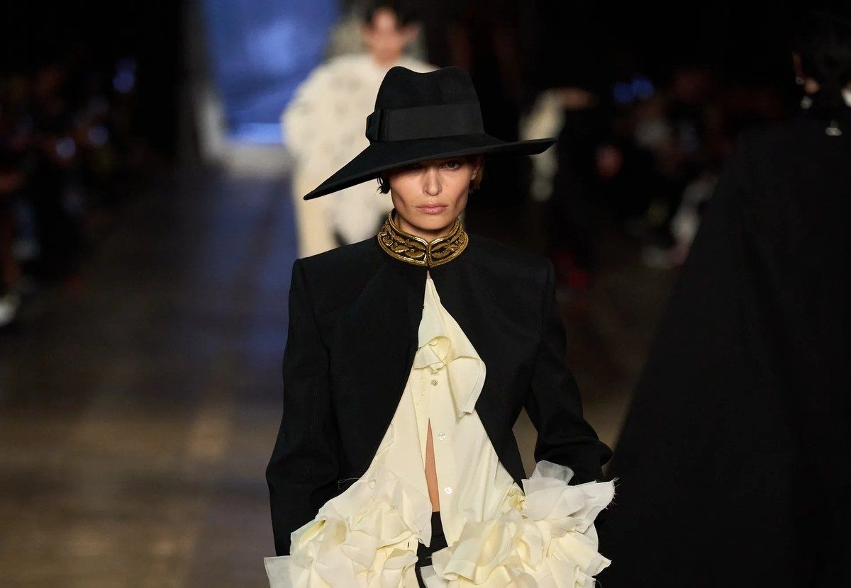 Πώς θα υιοθετήσετε φέτος την επαναστατική τάση του Pirate boho