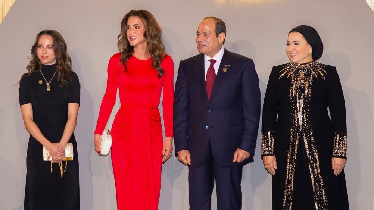 Βασίλισσα Ράνια: Στα εγκαίνια του Grand Egyptian Museum με Dolce & Gabbana