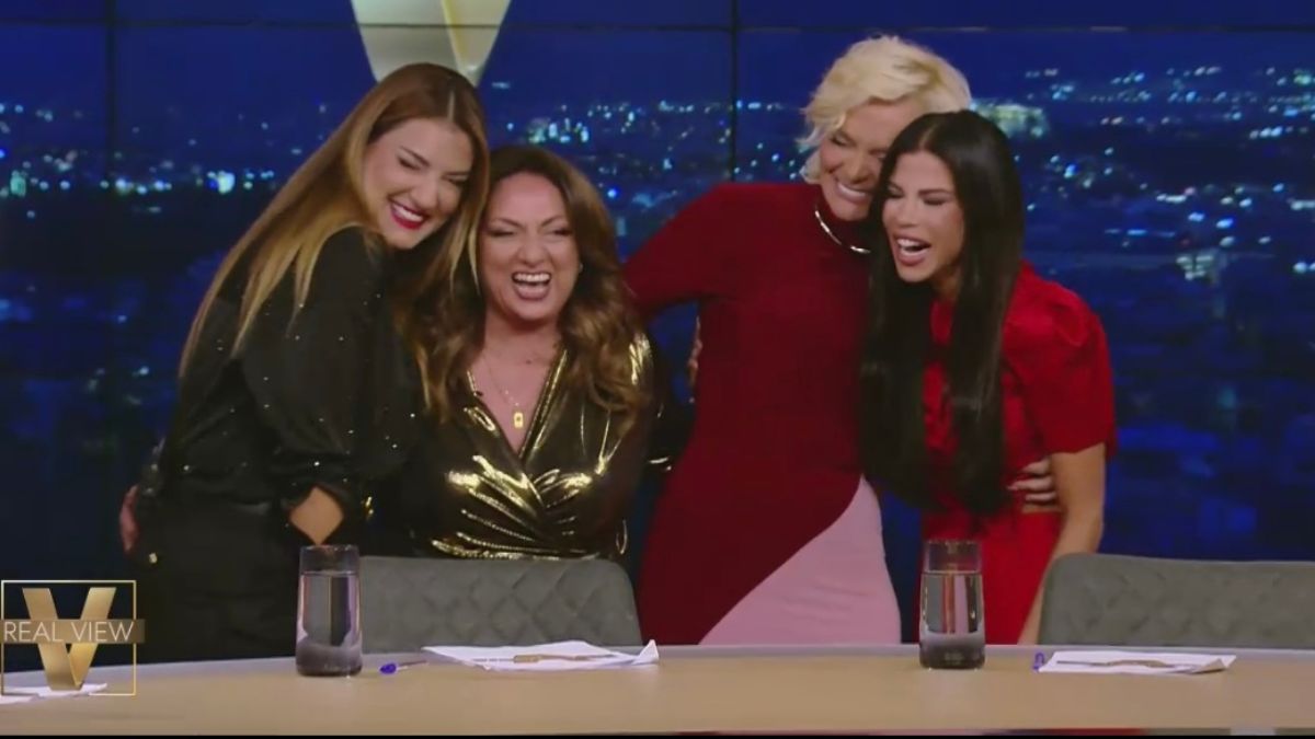 Real View: Με χιούμορ και ενέργεια η εντυπωσιακή πρεμιέρα του «Real View»