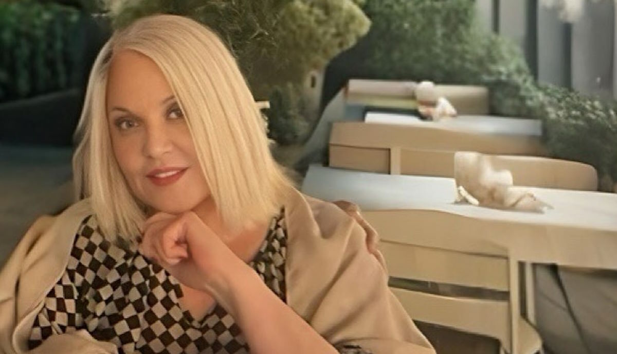 Ρούλα Κορομηλά: Ξεκίνησε να στολίζει το σπίτι της