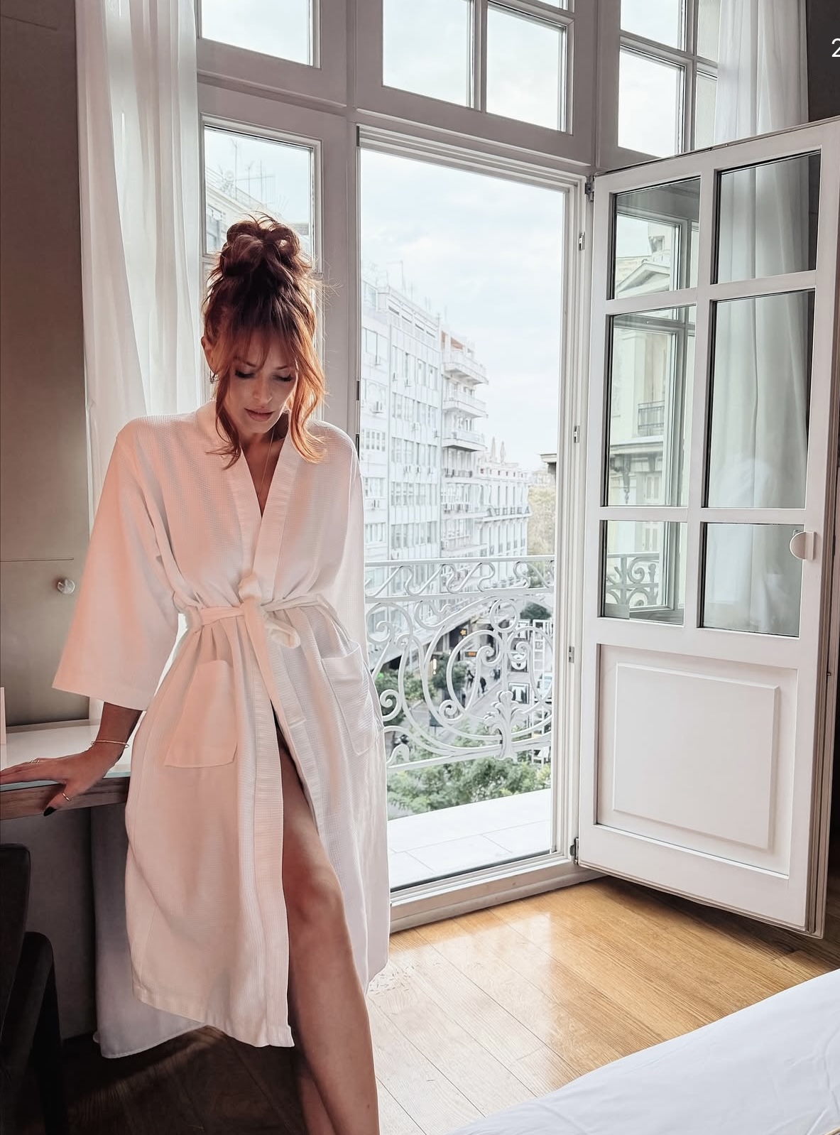 Σίσσυ Χρηστίδου με messy bun