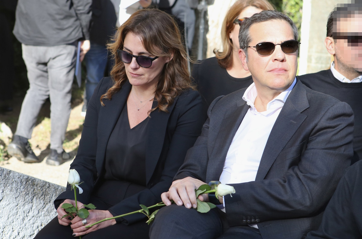 Το τελευταίο αντίο στον Αλέκο Φλαμπουράρη: Συγκίνηση και τιμές στο Πάρκο Ελευθερίας