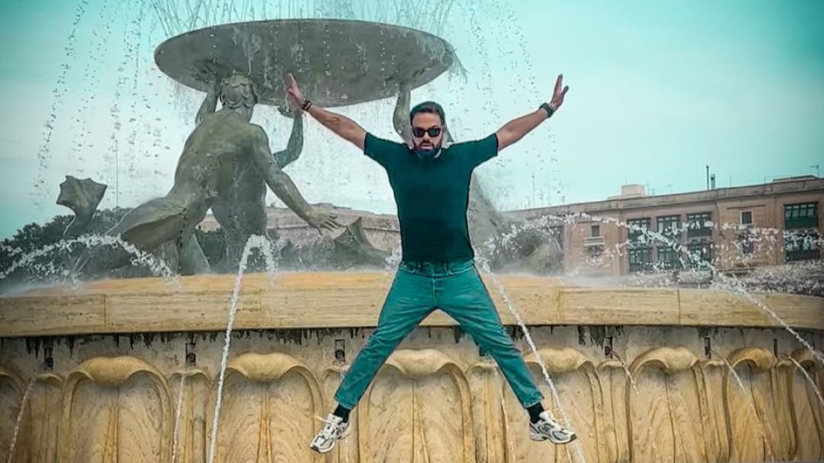 Ηλίας Βρεττός: Απόδραση στη Βαλέτα – «Εκεί που το φως αγγίζει την ιστορία…»