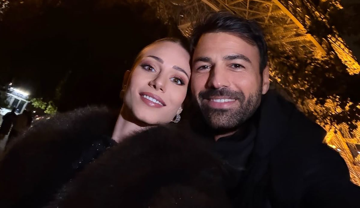 Αντρέας Γεωργίου – Σιμώνη Χριστοδούλου: Το ταξίδι μαζί με την κόρη τους και το τρυφερό φιλί