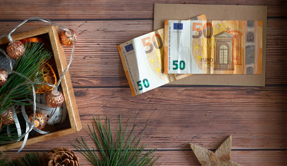 4 ζώδια που θα δουν άνοδο στα οικονομικά τους τα Χριστούγεννα 2025