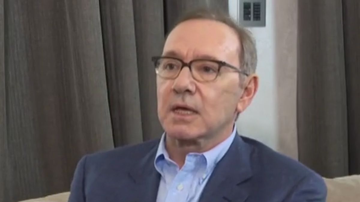 Κέβιν Σπέισι: «Είμαι gay. Σκέφτομαι στο μέλλον να αποκτήσω ένα παιδί»