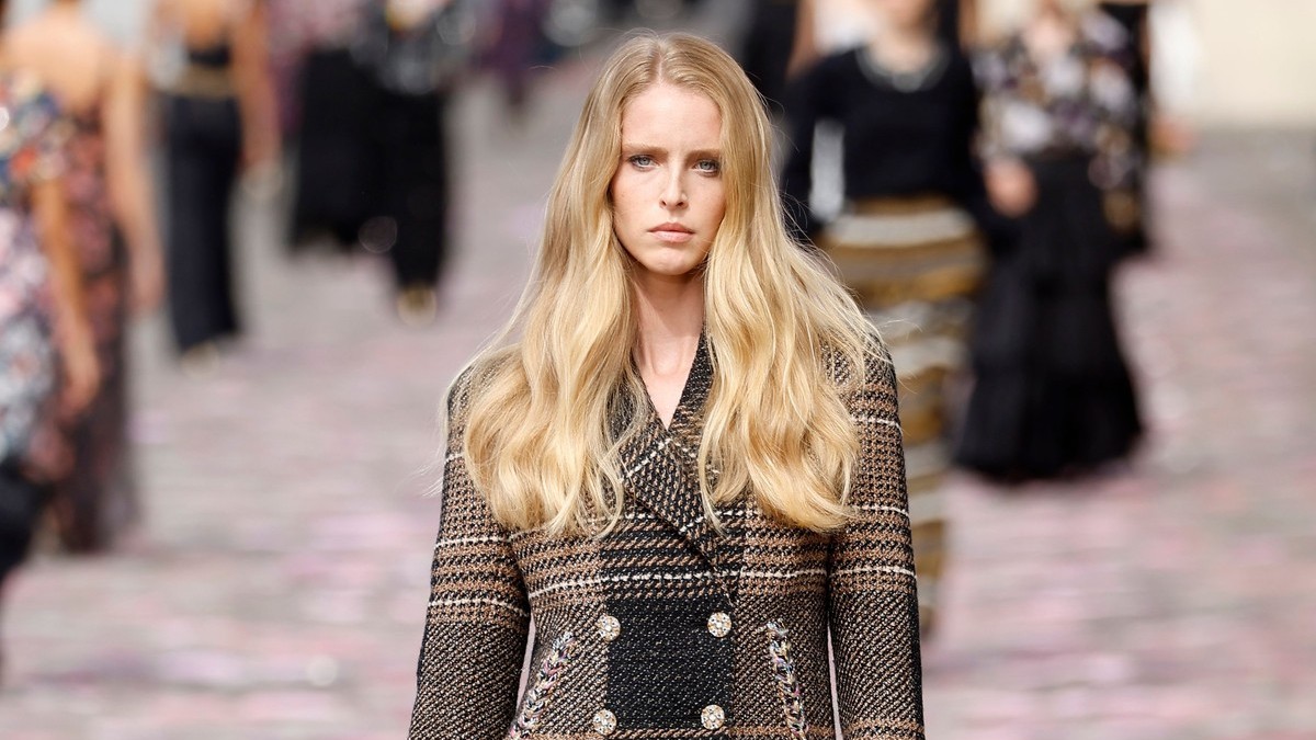 Λάδι καρύδας: Γιατί είναι τόσο ευεργετικό για τα μαλλιά;