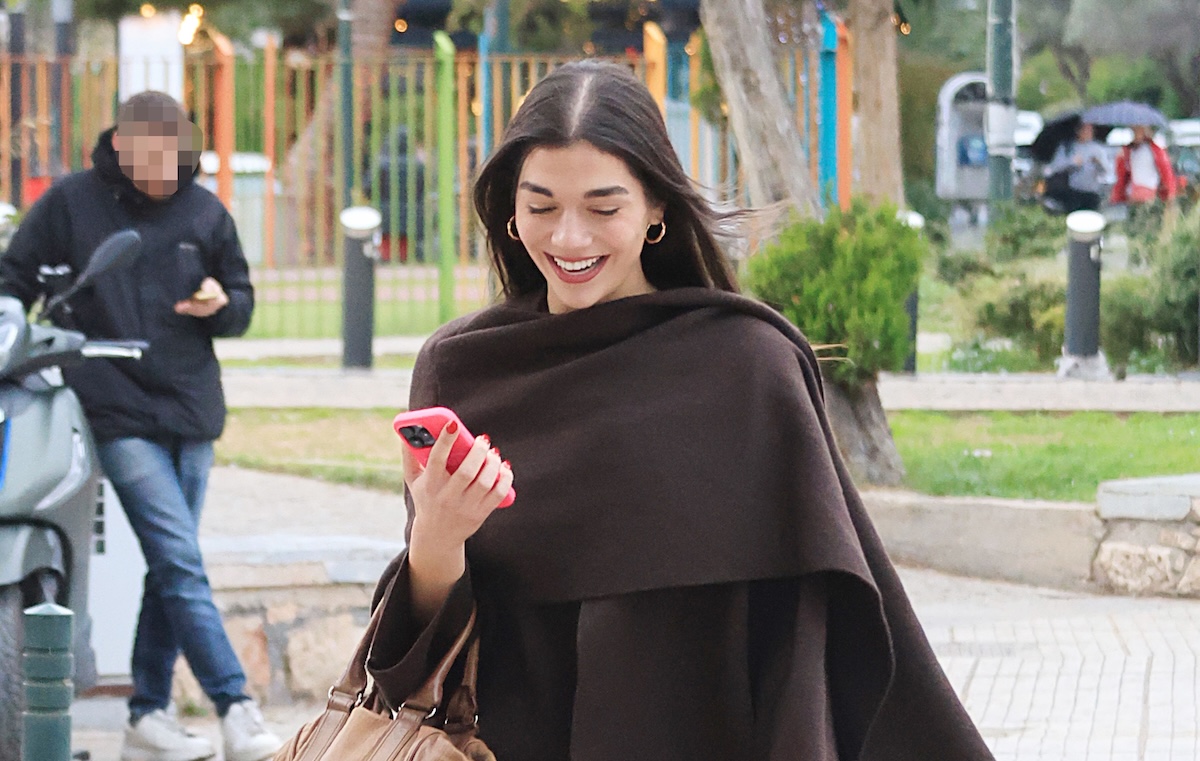 Μελίνα Νικολαΐδη: Στη Γλυφάδα με μονοχρωματικό outfit