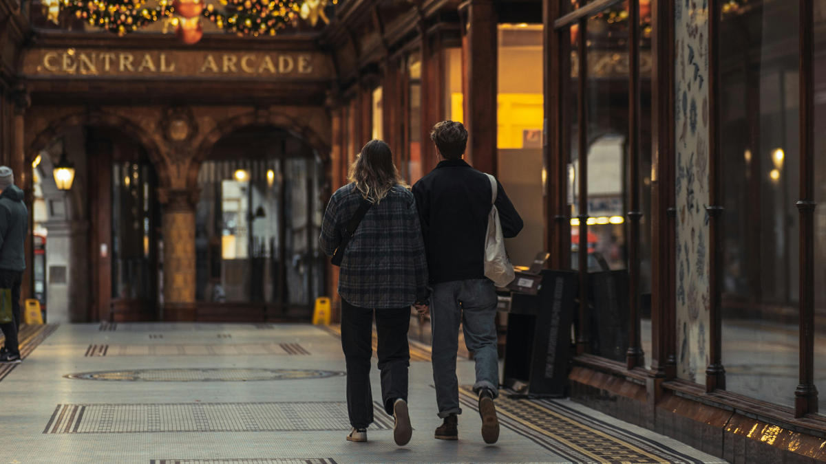 5 Ζώδια που θα στείλουν μήνυμα στον πρώην τους τις γιορτές
