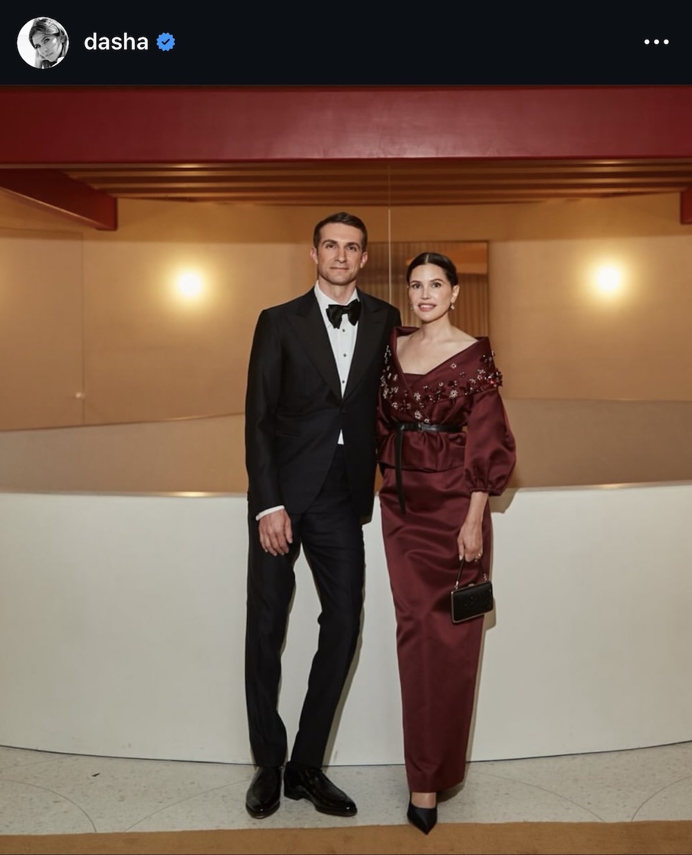 σύγχρονο γιορτινό στυλ χωρίς υπερβολή
