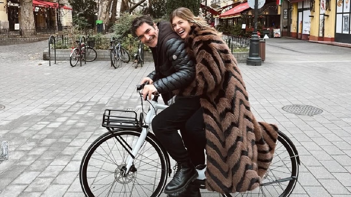 Κλέλια Ανδριολάτου – Χριστόφορος Παπακαλιάτης: Πιο ερωτευμένοι από ποτέ στα γυρίσματα του Maestro στην Βουδαπέστη