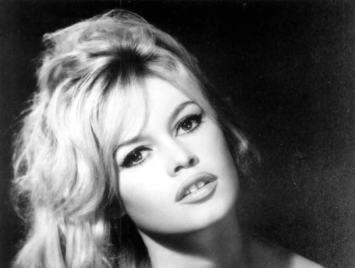 Πώς να αντιγράψετε το signature look της Μπριζίτ Μπαρντό