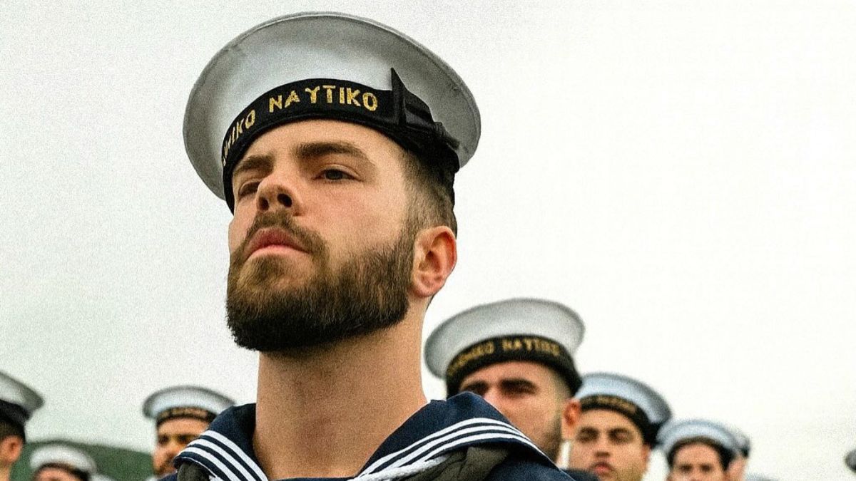 Άγγελος Λάτσιος: Ο γιος της Ελένης Μενεγάκη, ανέβασε 2 νέες φωτογραφίες από την ορκωμοσία του στο Πολεμικό Ναυτικό