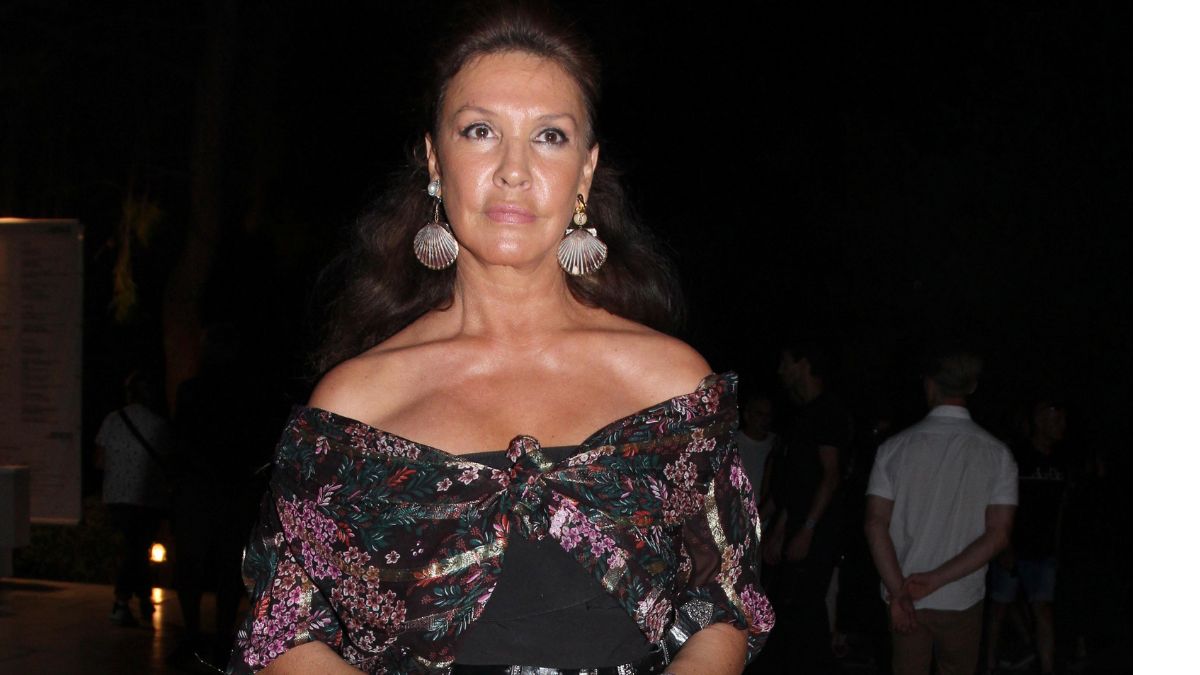 Βάνα Μπάρμπα: Έφαγε κλήση για παράνομο παρκάρισμα – Χωρίς πινακίδες το αυτοκίνητό της