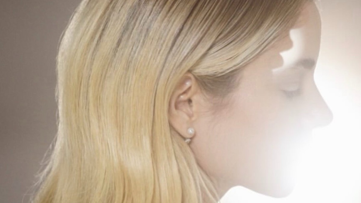 Πώς να αποκτήσετε τη λάμψη στα μαλλιά της Δούκισσας Νομικού;