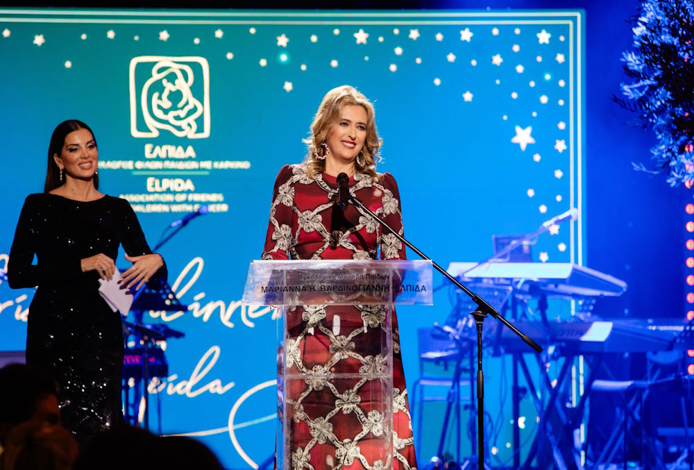 Κίμπερλι Γκίλφοϊλ: Βρέθηκε στο Χριστουγεννιάτικο δείπνο για την ΕΛΠΙΔΑ