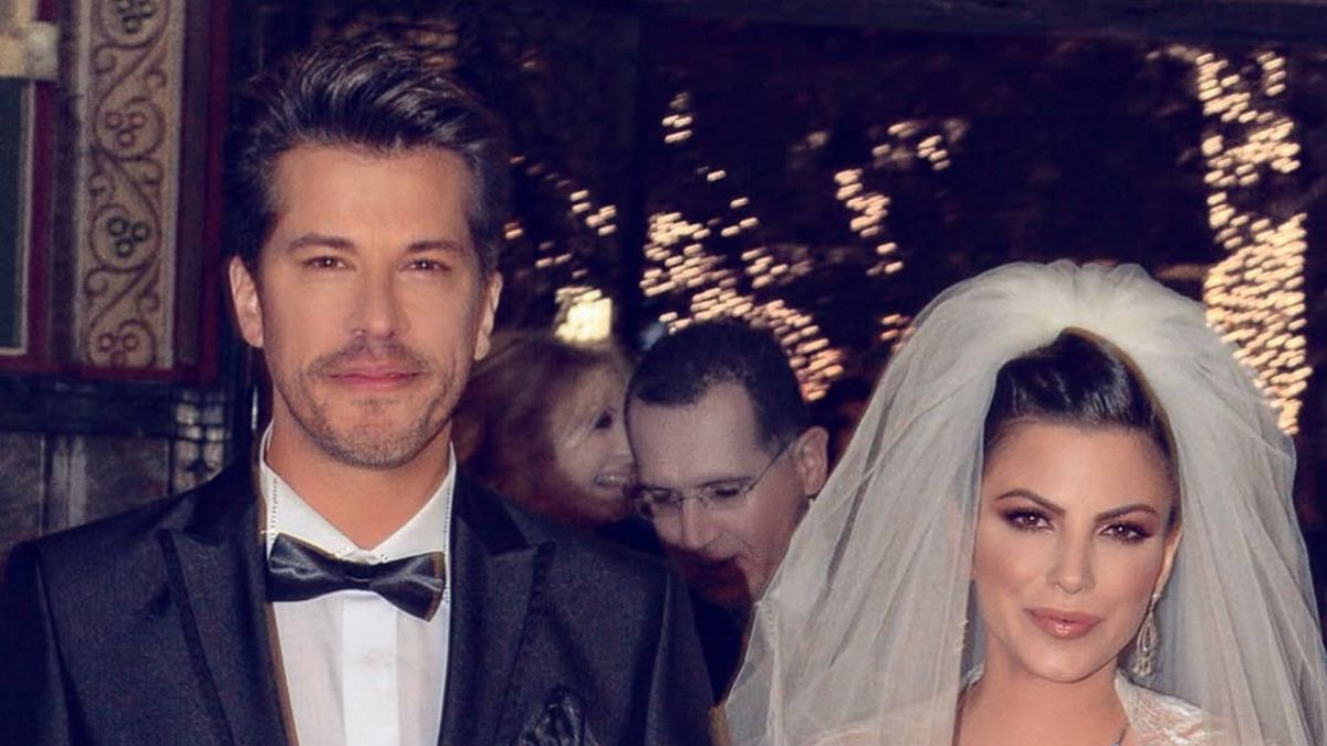 Χάρης Βαρθακούρης: Οι φωτογραφίες από τον γάμο του με την Αντελίνα – «Η μέρα που (ξανά)παντρευτήκαμε»