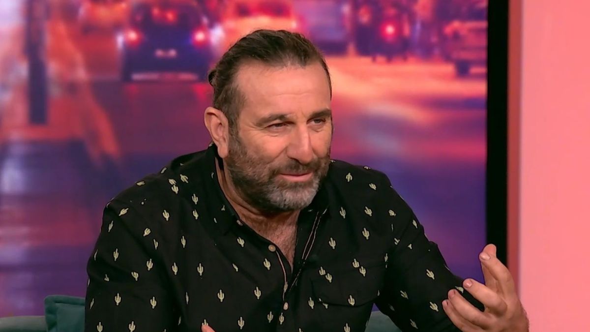 Ηλίας Βαλάσης: «Μου έλεγε ένας φίλος μου ότι είμαι γεννημένος ηθοποιός – Όταν βούλιαξα σε αυτό συνειδητοποίησα…»