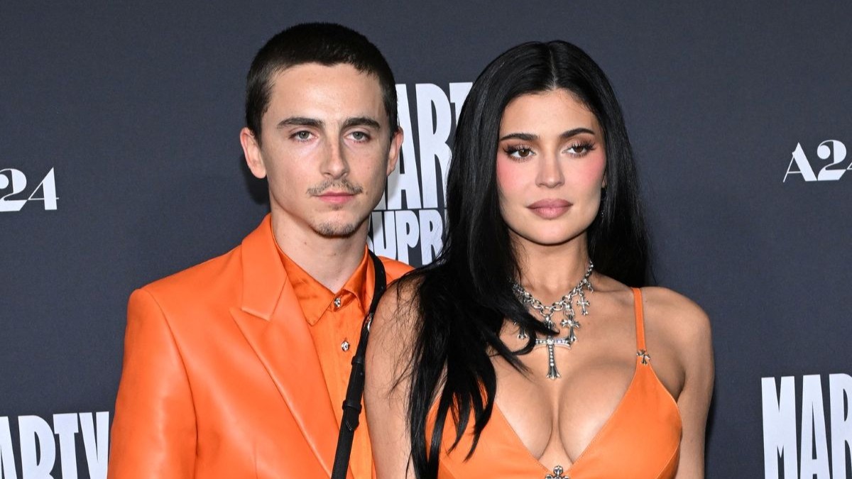 Τιμοτέ Σαλαμέ – Κάιλι Τζένερ: Τέλος στις φήμες χωρισμού – Mε πορτοκαλί total looks στο κόκκινο χαλί