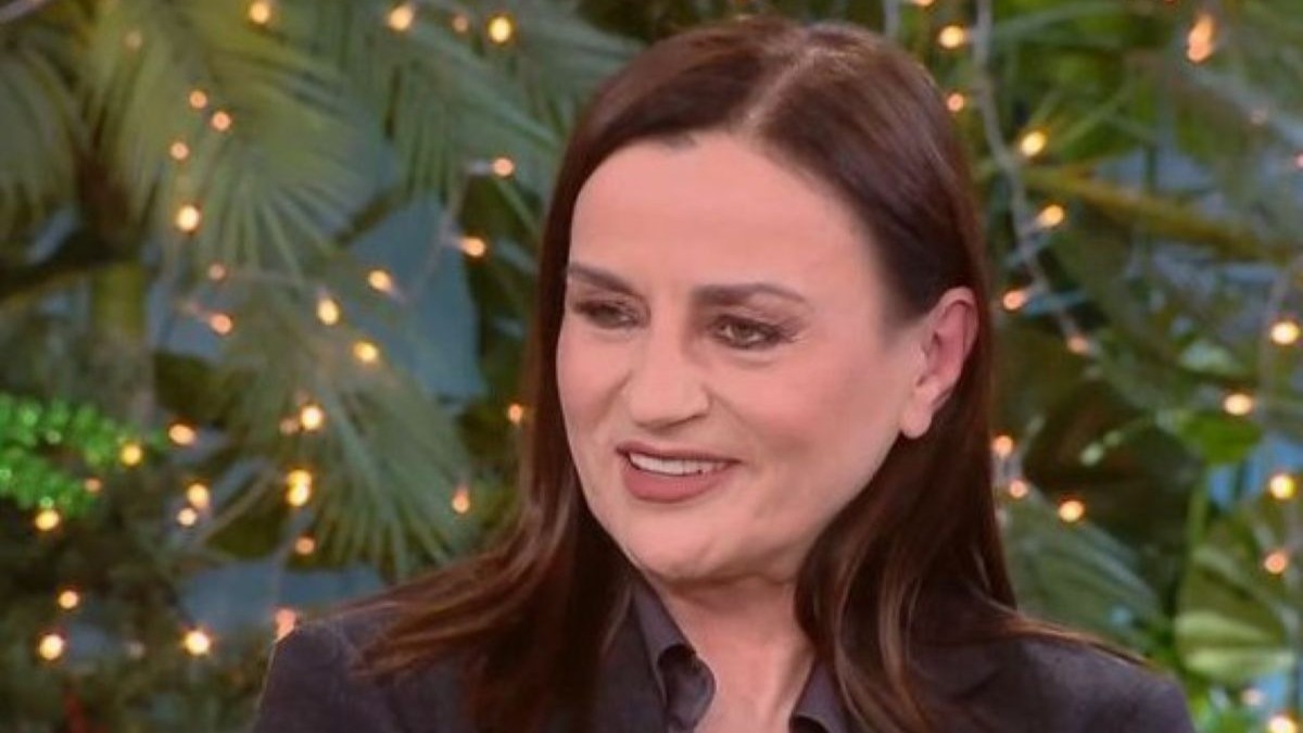 Καρυοφυλλιά Καραμπέτη: «Στην εφηβεία μου έζησα ένα τραγικό γεγονός στο στενό οικογενειακό περιβάλλον μου, που με επηρέασε και δεν έκανα παιδιά»