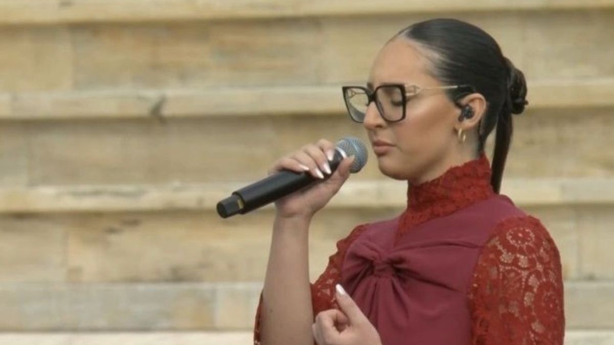 Η Klavdia τραγούδησε την «Αστερομάτα» στην Τελετή Παράδοσης της Ολυμπιακής Φλόγας στο Καλλιμάρμαρο