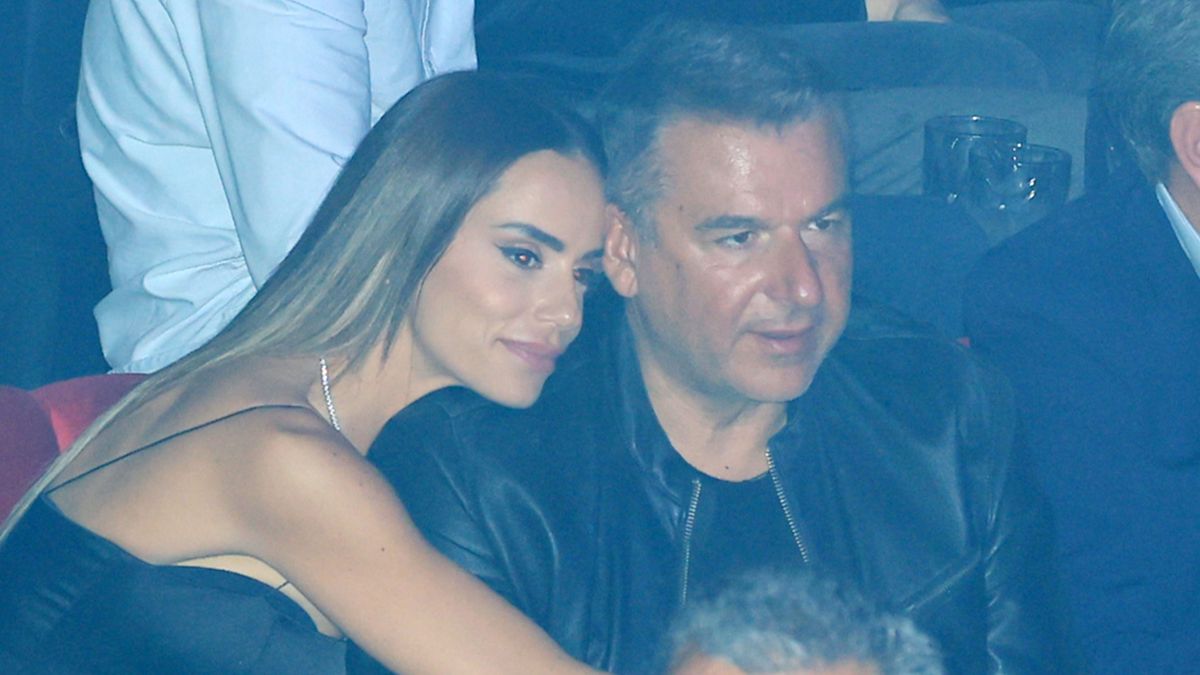 Γιώργος Λιάγκας: Αγκαλιές και τρυφερά βλέμματα με τη Μαρία Αντωνά – Σε ποιο νυχτερινό κέντρο βρέθηκαν;