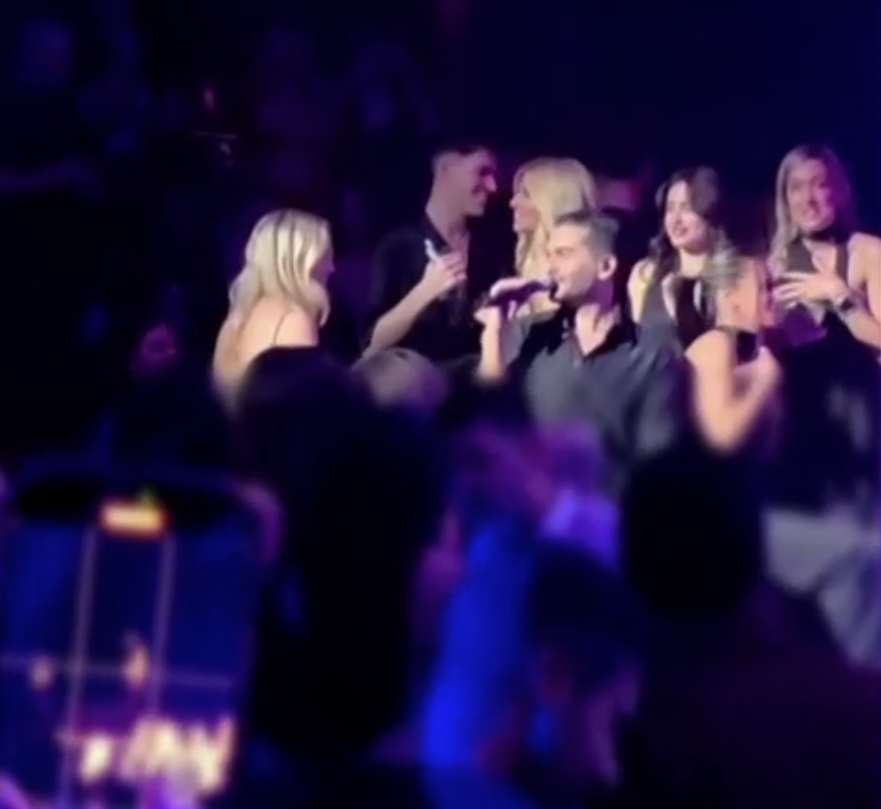 Χρήστος Μάστορας: Τα «παιχνίδια» που έκανε στην αγαπημένη του on stage – «Α ρε Γαρυφαλλιά, μη μου γυρνάς την πλάτη»