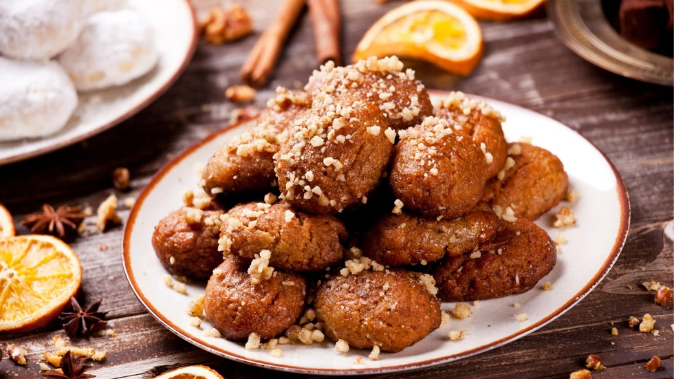 Μελομακάρονα: Το μυστικό του Άκη Πετρετζίκη για να κάνετε φέτος τα πιο τραγανά και νόστιμα!