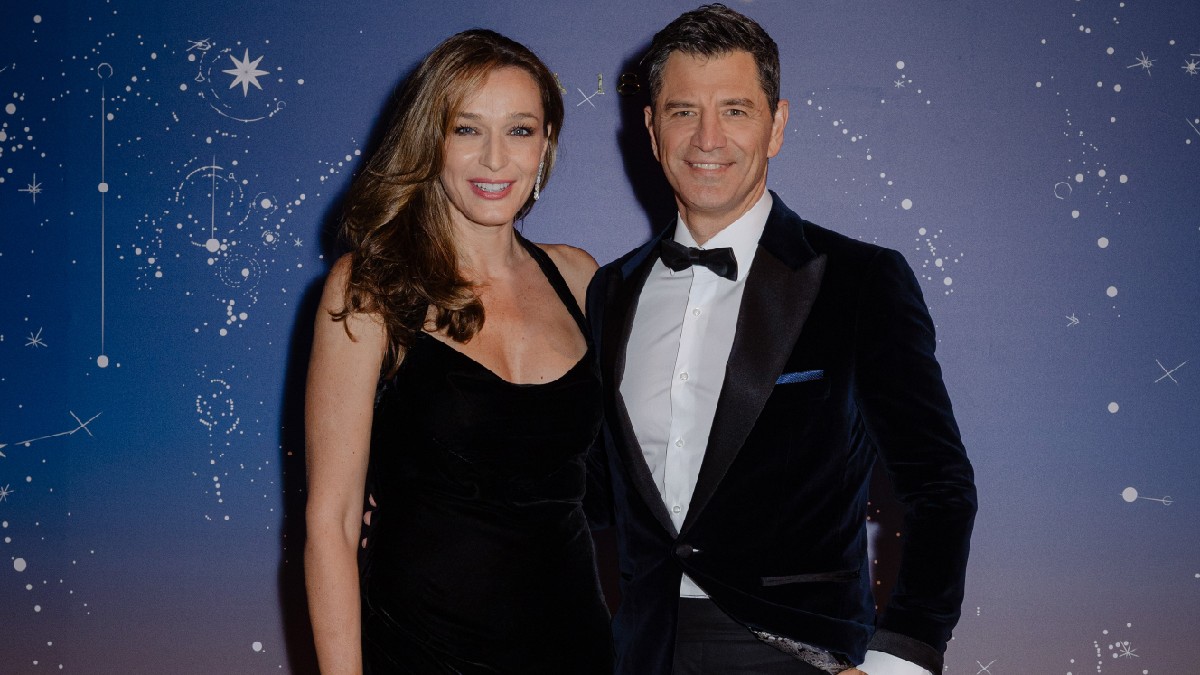 Κάτια Ζυγούλη: Με εντυπωσιακό velvet gown δίπλα στον Σάκη Ρουβά