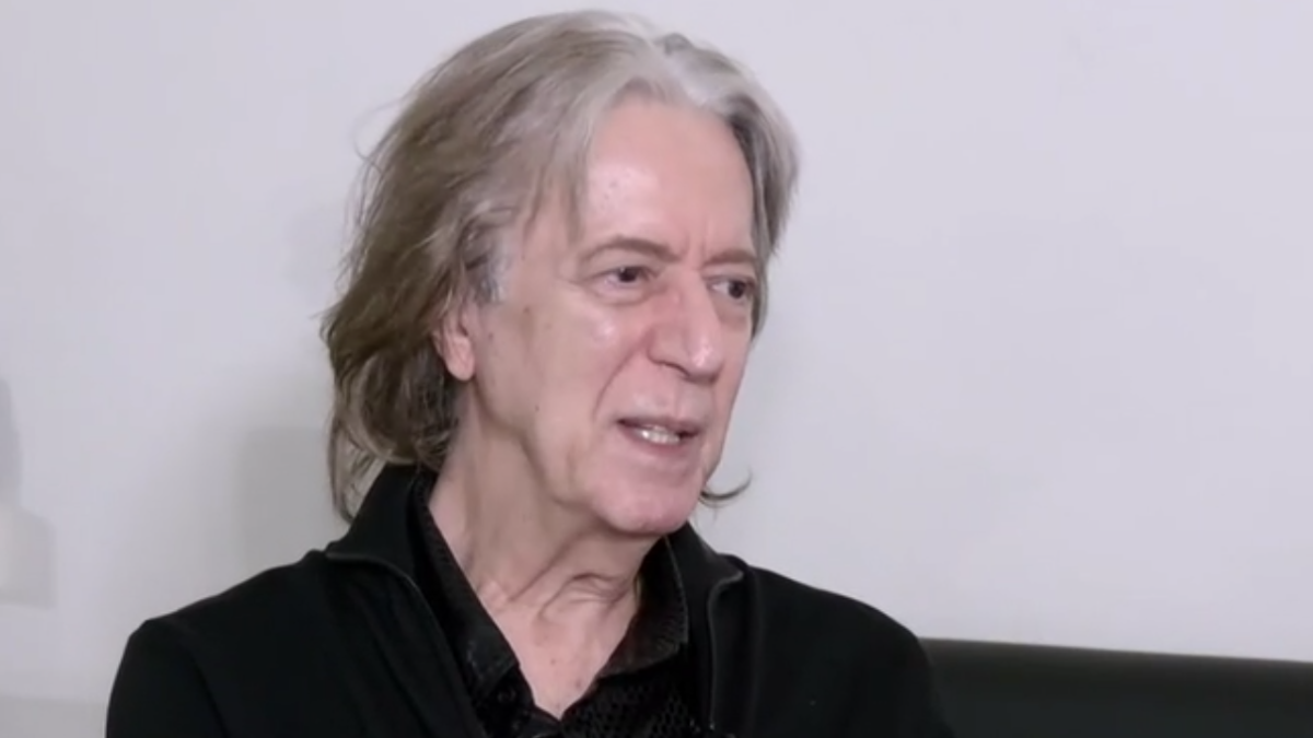 Κώστας Τουρνάς: «Τα τελευταία 15 χρόνια, πριν ανέβω στη σκηνή, παίρνω μια πολυβιταμίνη για να νιώσω πιο δυνατός»