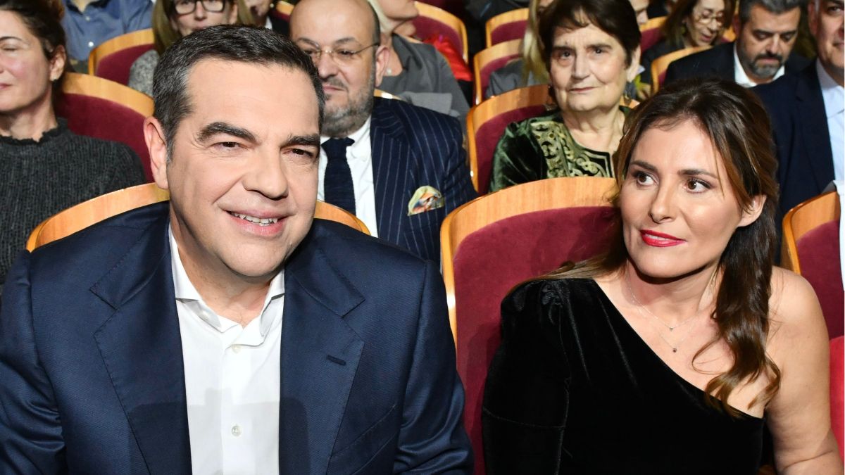 Αλέξης Τσίπρας: Μεγάλη προσέλευση στην παρουσίαση του βιβλίου του, Ιθάκη – Στο πλευρό του η Μπέττυ Μπαζιάνα