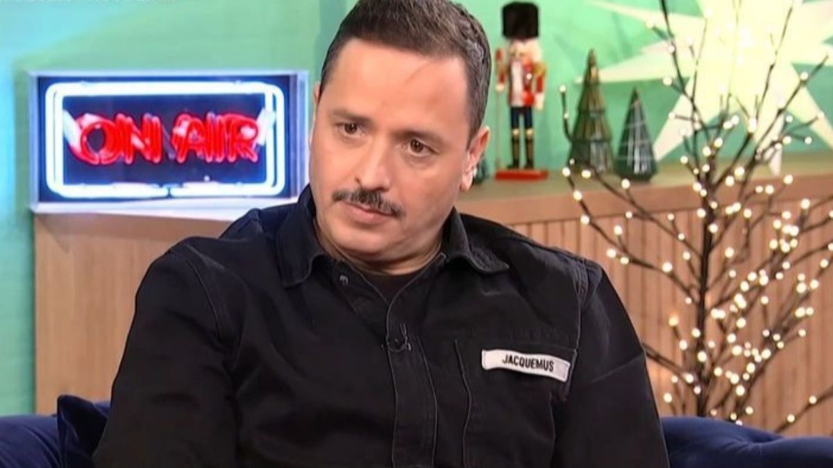 Αλέξανδρος Τσουβέλας: «Ο πατέρας μου έλεγε: “μην τρώτε κρέας έξω τη Μεγάλη Παρασκευή και με ξεφτιλίζετε”»