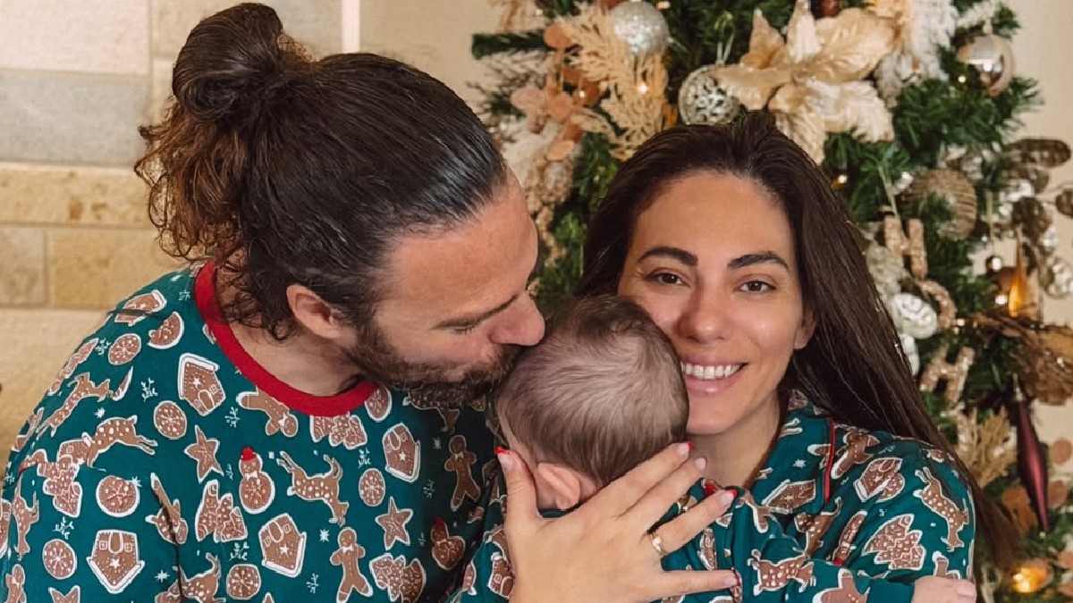 Ευριδίκη Βαλαβάνη: Φωτογραφίζεται μαζί με την οικογένειά της σε χριστουγεννιάτικο κλίμα