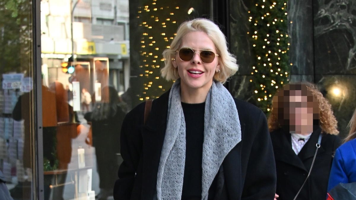 Έλενα Γαλύφα: Στιλάτη με συνδυασμό μαύρου – γκρι