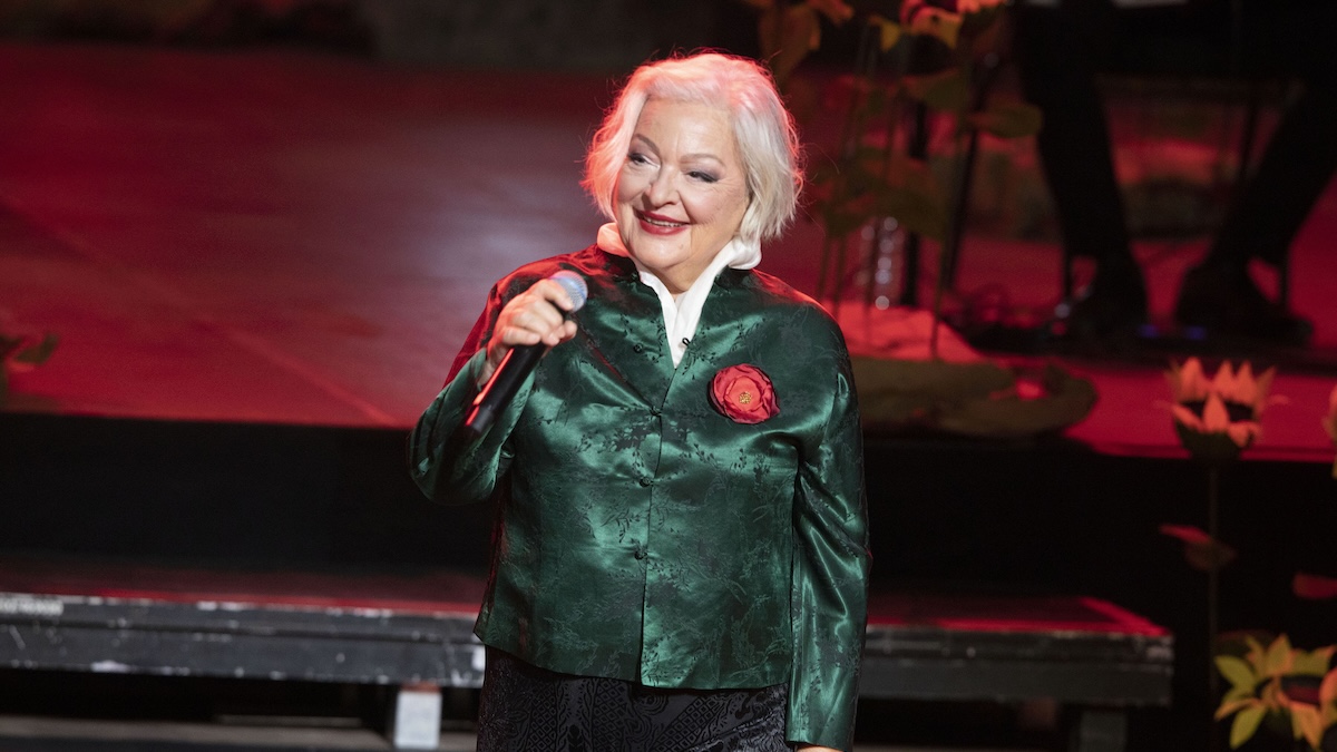 Τάνια Τσανακλίδου για το «Γερνάω μαμά»:  «Πήγα στο μνήμα της μαμάς μου και το έβαλα να παίζει τέρμα»