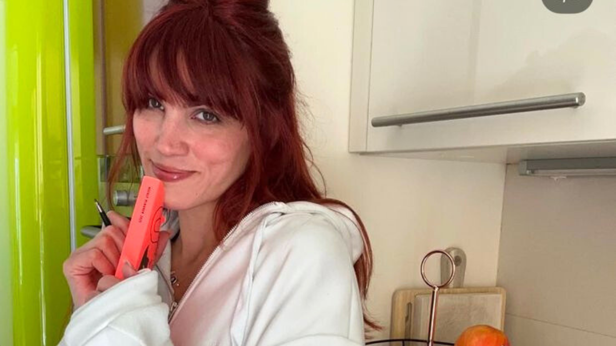 Μαίρη Συνατσάκη: Έλειψε για 9 λεπτά και την περίμενε στο σαλόνι έκπληξη!