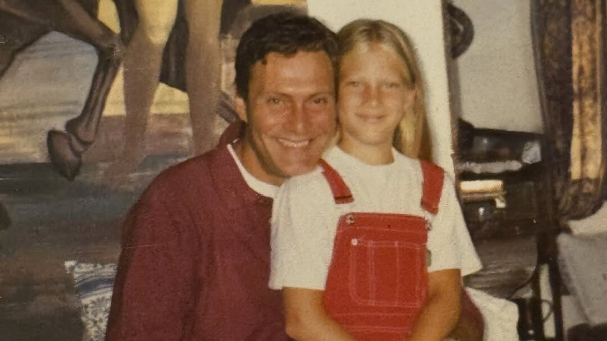 Σάρα Εσκενάζυ: Η πρώτη ανάρτηση μετά την απώλεια του πατέρα της – «Μας λείπεις. Θα σε αγαπάμε για πάντα.»