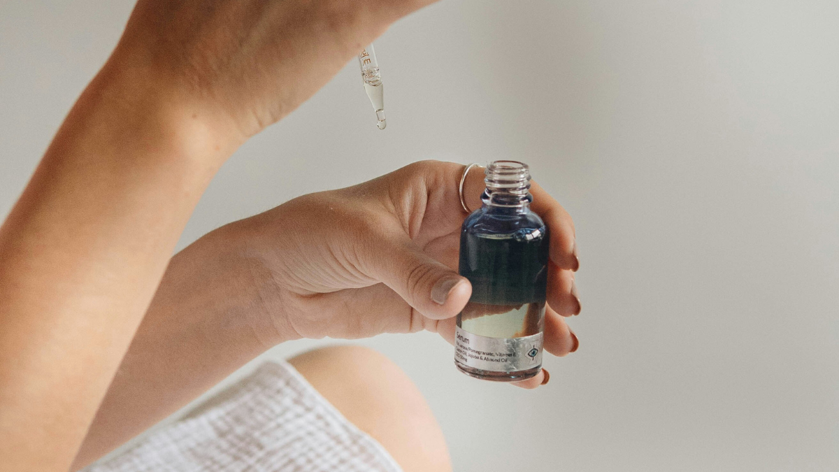 Η ιδανική βραδινή skincare routine ανάλογα με τον τύπο δέρματος