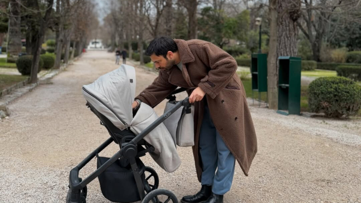 Ανδρέας Γεωργίου: Οικογενειακή βόλτα στην Αθήνα γεμάτη αγάπη
