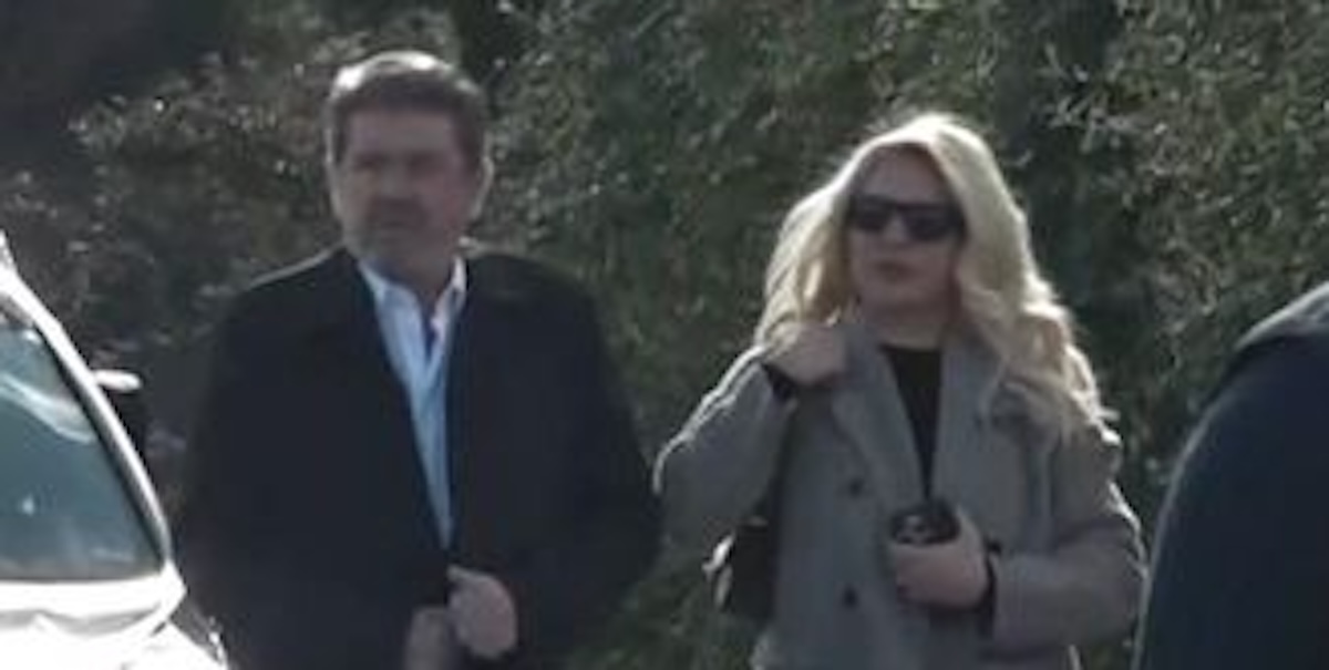 Ελένη Μενεγάκη και Γιάννης Λάτσιος μαζί στο τελευταίο «αντίο» στον Γιώργο Παπαδάκη