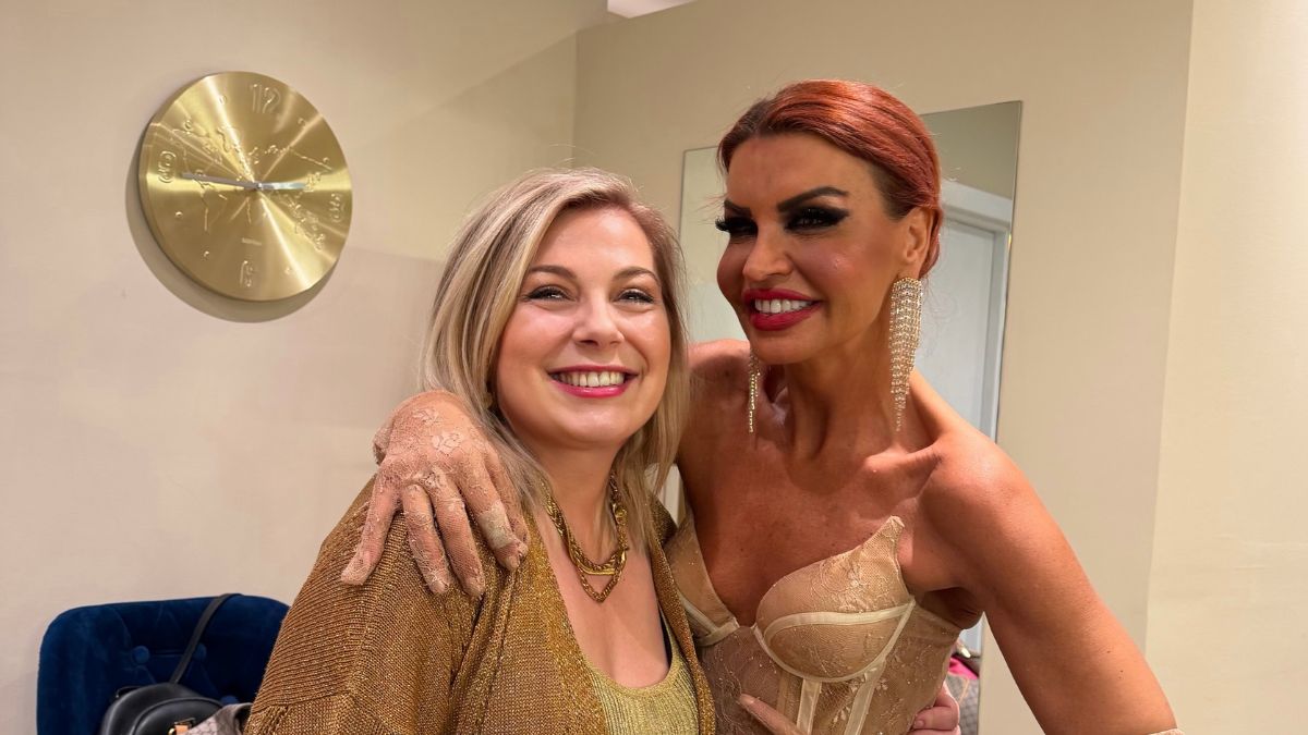 Το αποκλειστικό βίντεο από τα γενέθλια της Ντίνας Νικολάου – Η Νίνα Λότσαρη της ευχήθηκε τραγουδώντας