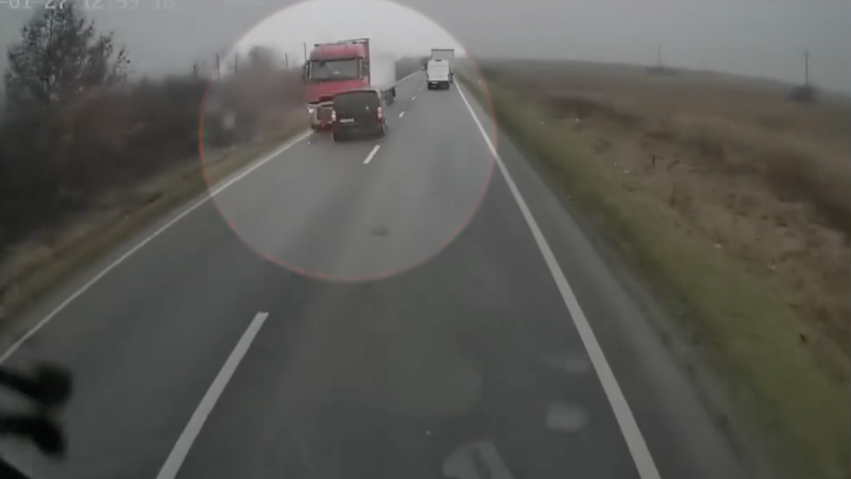 Δυστύχημα στη Ρουμανία: «Μπλόκαρε το τιμόνι» – Tι είπε τραυματίας