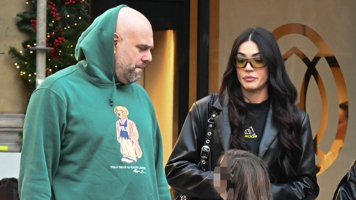 Μιχάλης Κουινέλης – Ήβη Αδάμου: Οικογενειακή βόλτα στην Αθήνα με την κόρη τους, Ανατολή