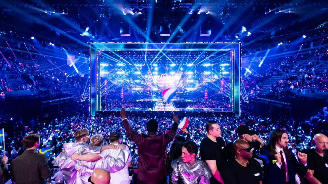Eurovision 2026: Ανακοινώθηκαν οι παρουσιαστές του διαγωνισμού – Θα είναι οι Victoria Swarovski και Michael Ostrowski